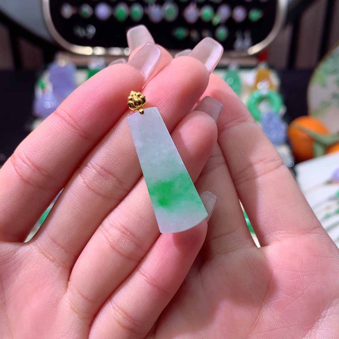 翡翠颈饰18K金镶嵌翡翠