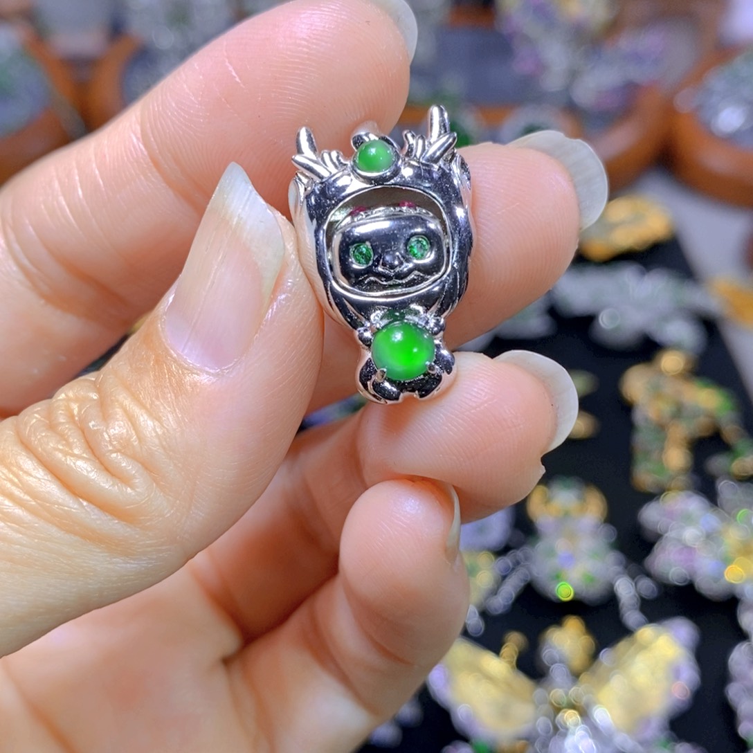 翡翠颈饰银S925镶嵌天然翡翠