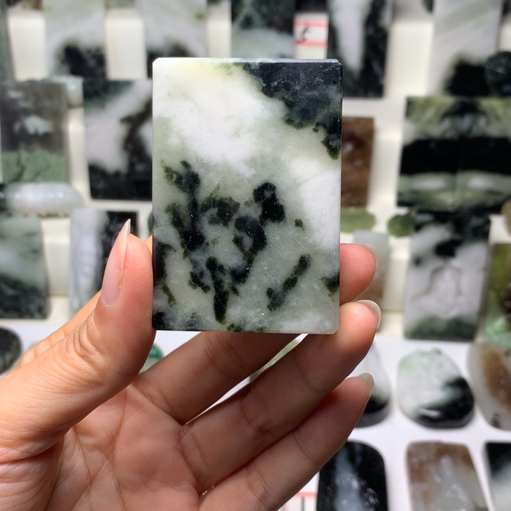 独山玉未镶嵌颈饰