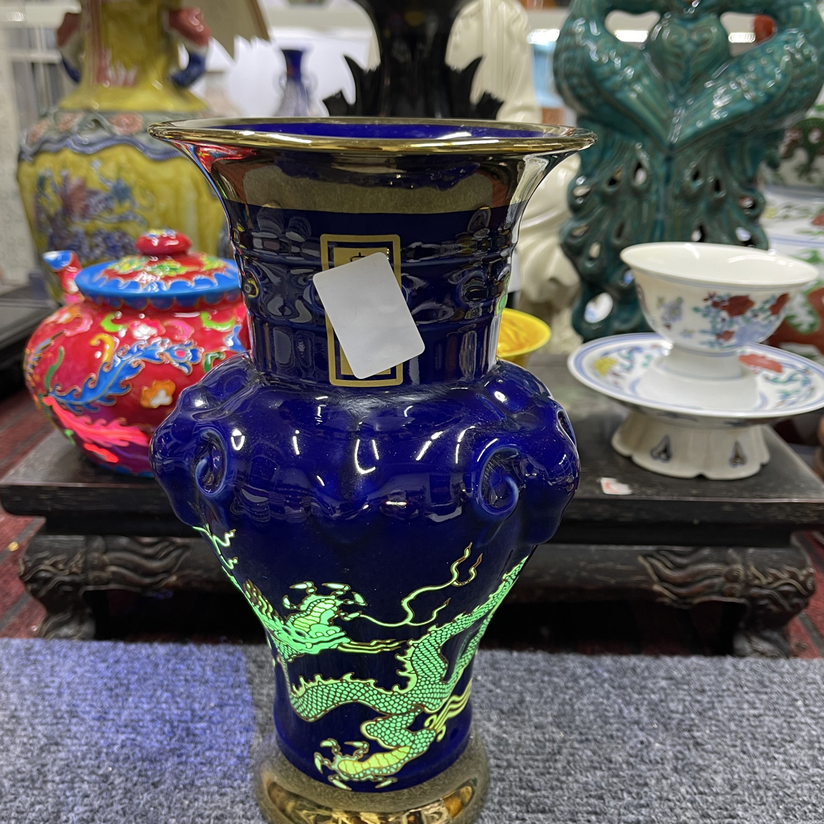 霁蓝釉金包瓷夜光龙纹三羊尊赏瓶