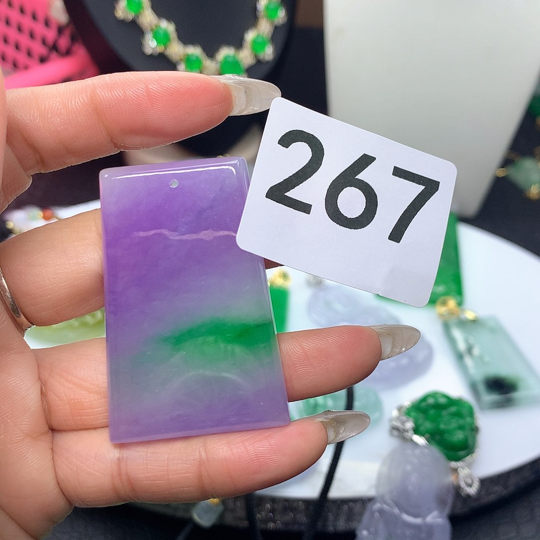 翡翠吊坠(赠链)未镶嵌