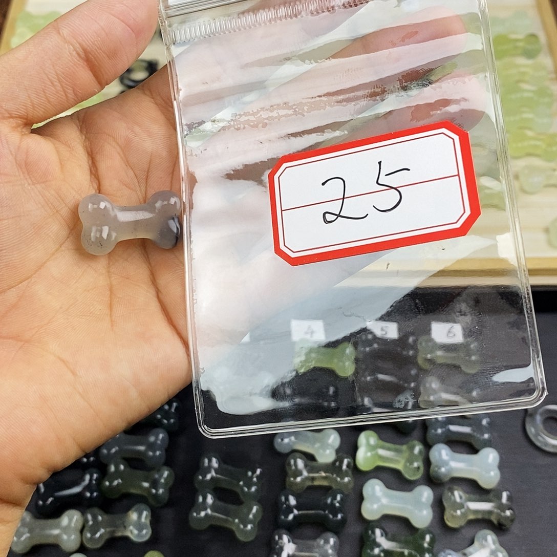 蛇纹石玉颈饰未镶嵌逍**客