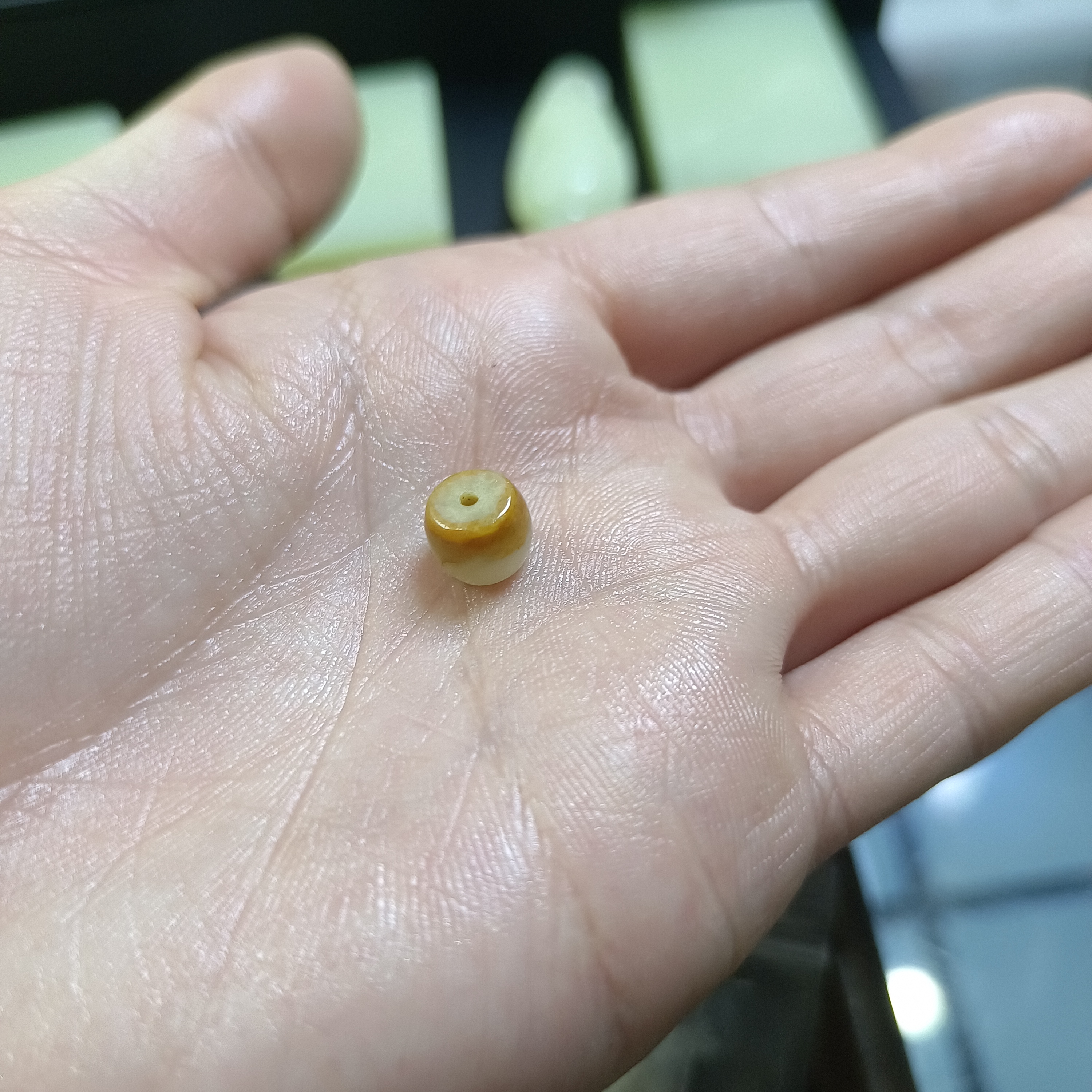 黄白河磨玉卡八老型珠