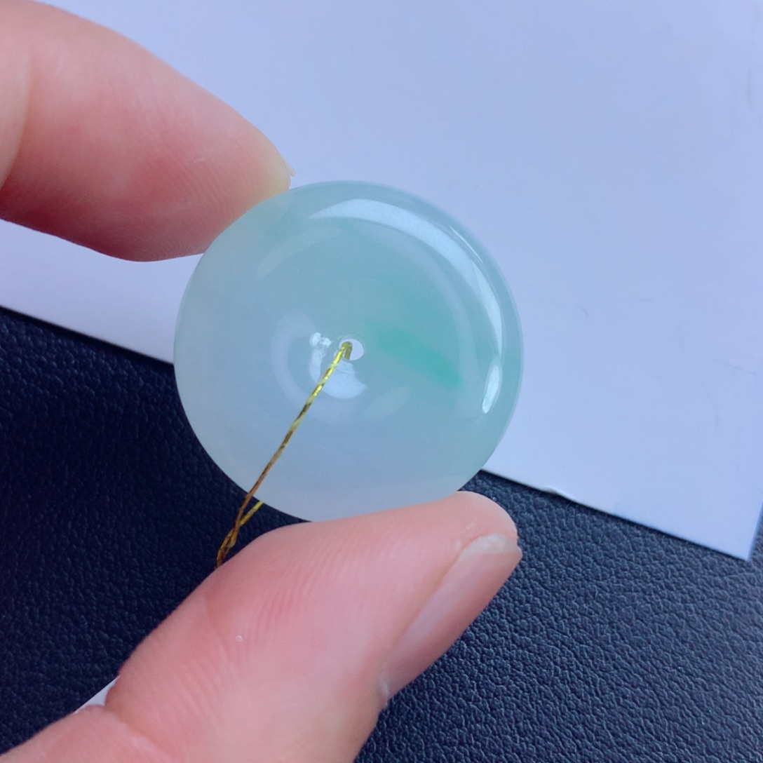 翡翠未镶嵌颈饰平安扣