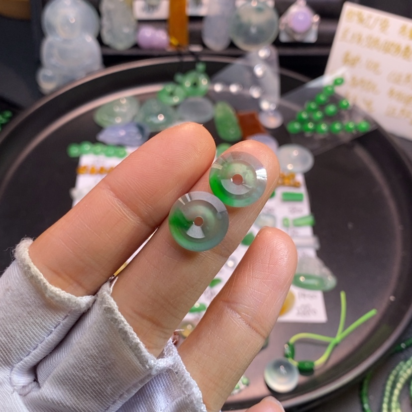 【闪购商品】翡翠挂件未镶嵌圈