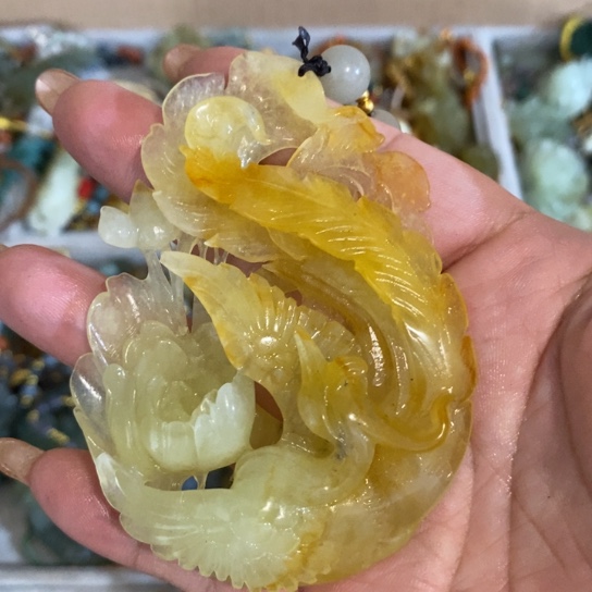 蛇纹石玉未镶嵌颈饰