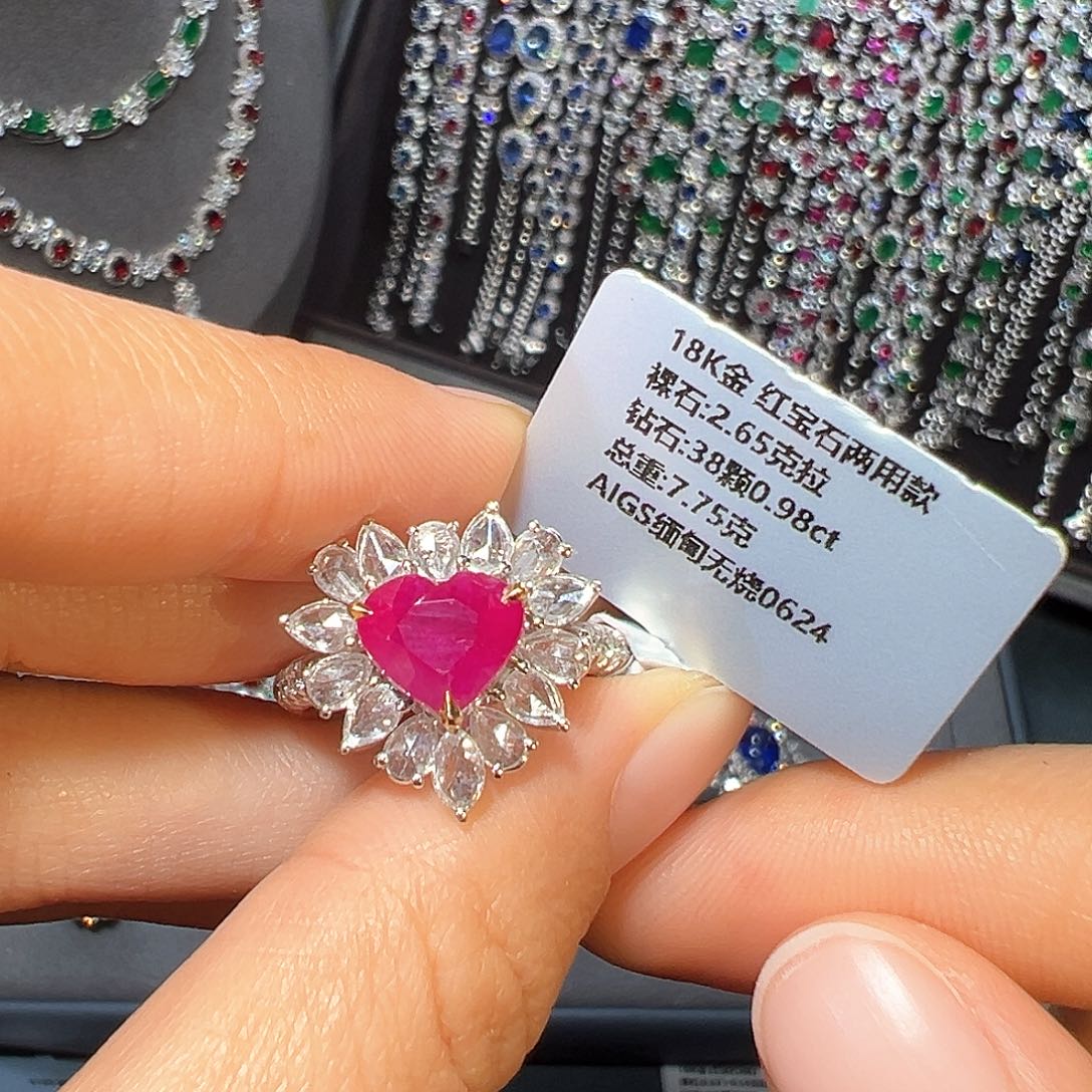红宝石戒指18K金镶嵌