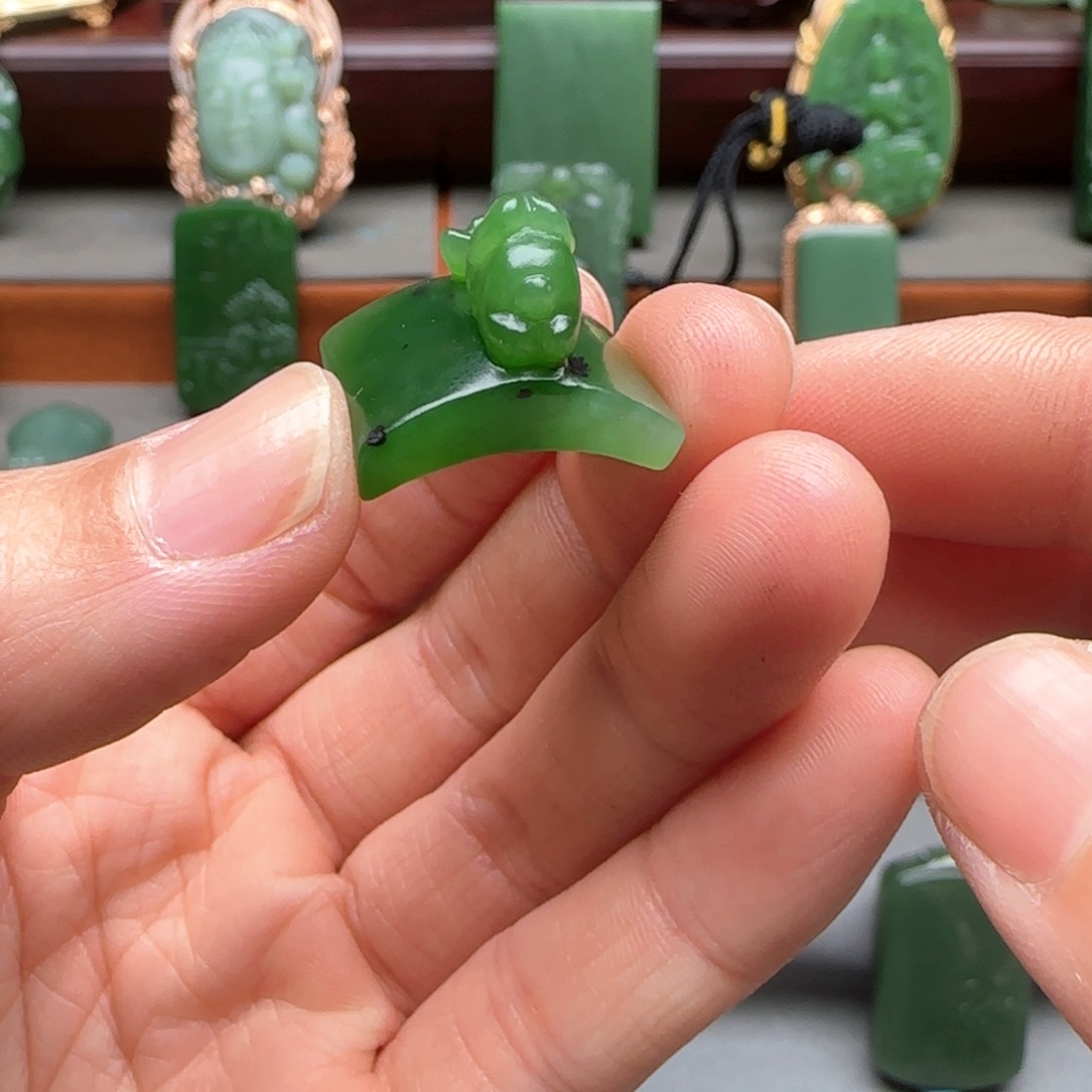 未镶嵌和田玉挂件