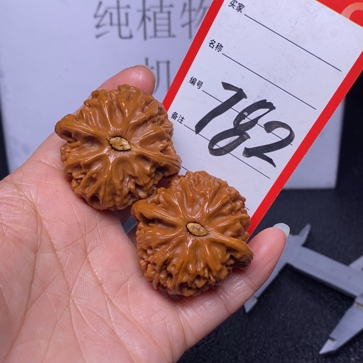 文玩核桃把件782，42宫灯