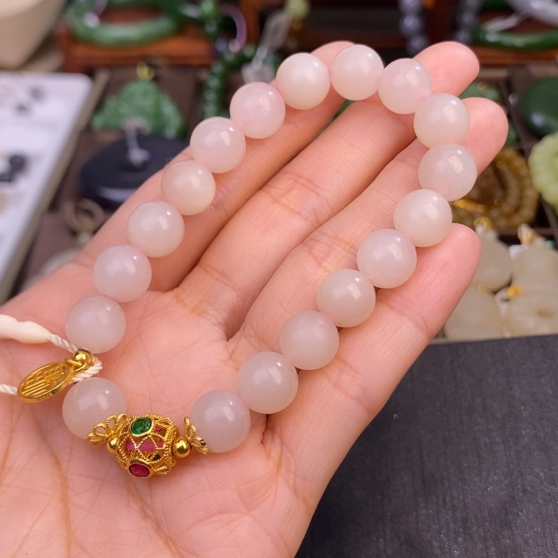 和田玉熟藕粉老料珠串清货价约9MM未镶嵌