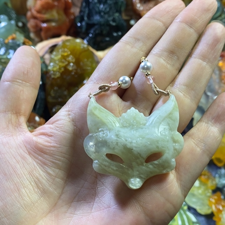 蛇纹石玉未镶嵌颈饰