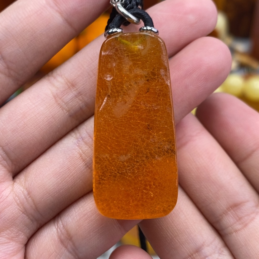 琥珀吊坠(赠链)未镶嵌