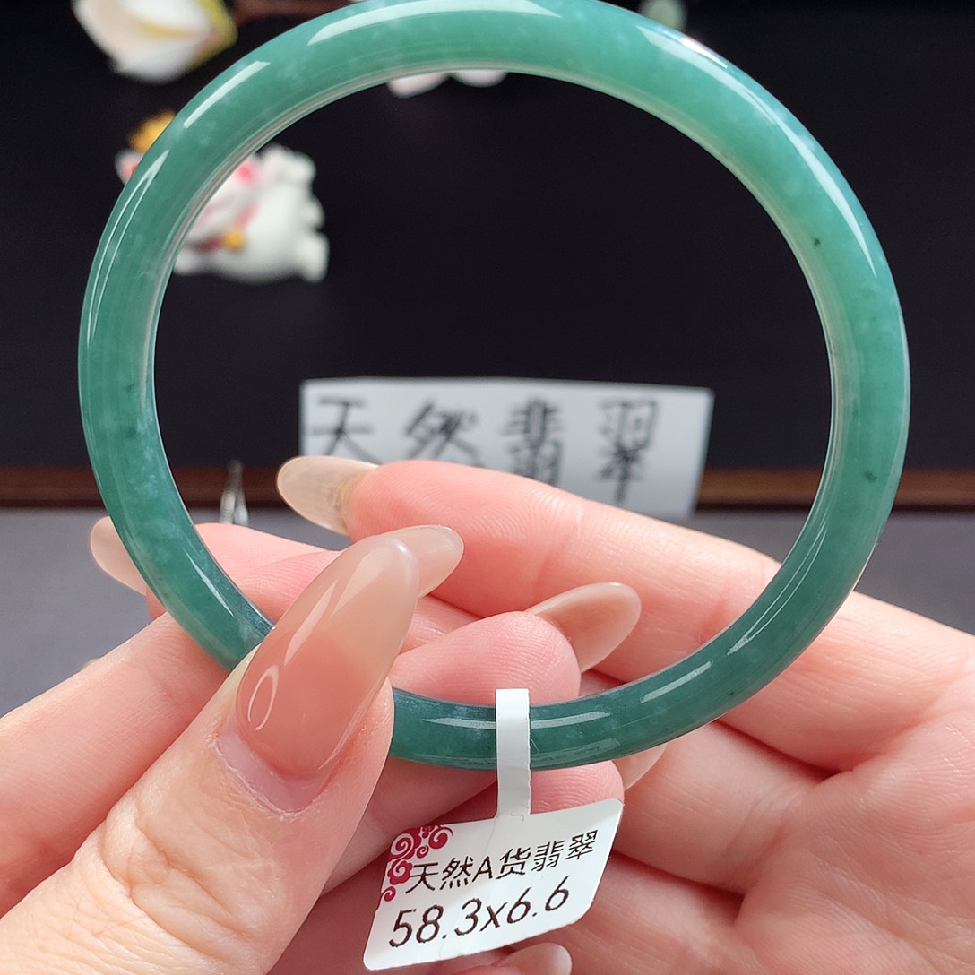 翡翠手镯（圆镯）未镶嵌