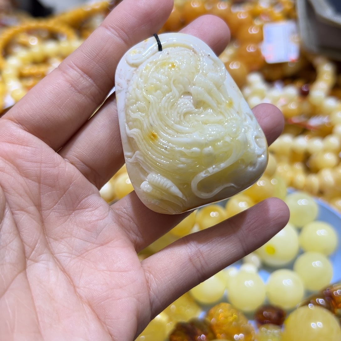 琥珀珠宝奇石未镶嵌