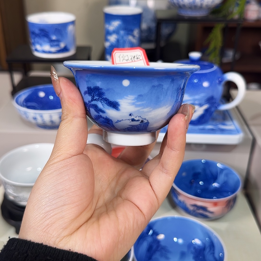青花山水手绘杯杯