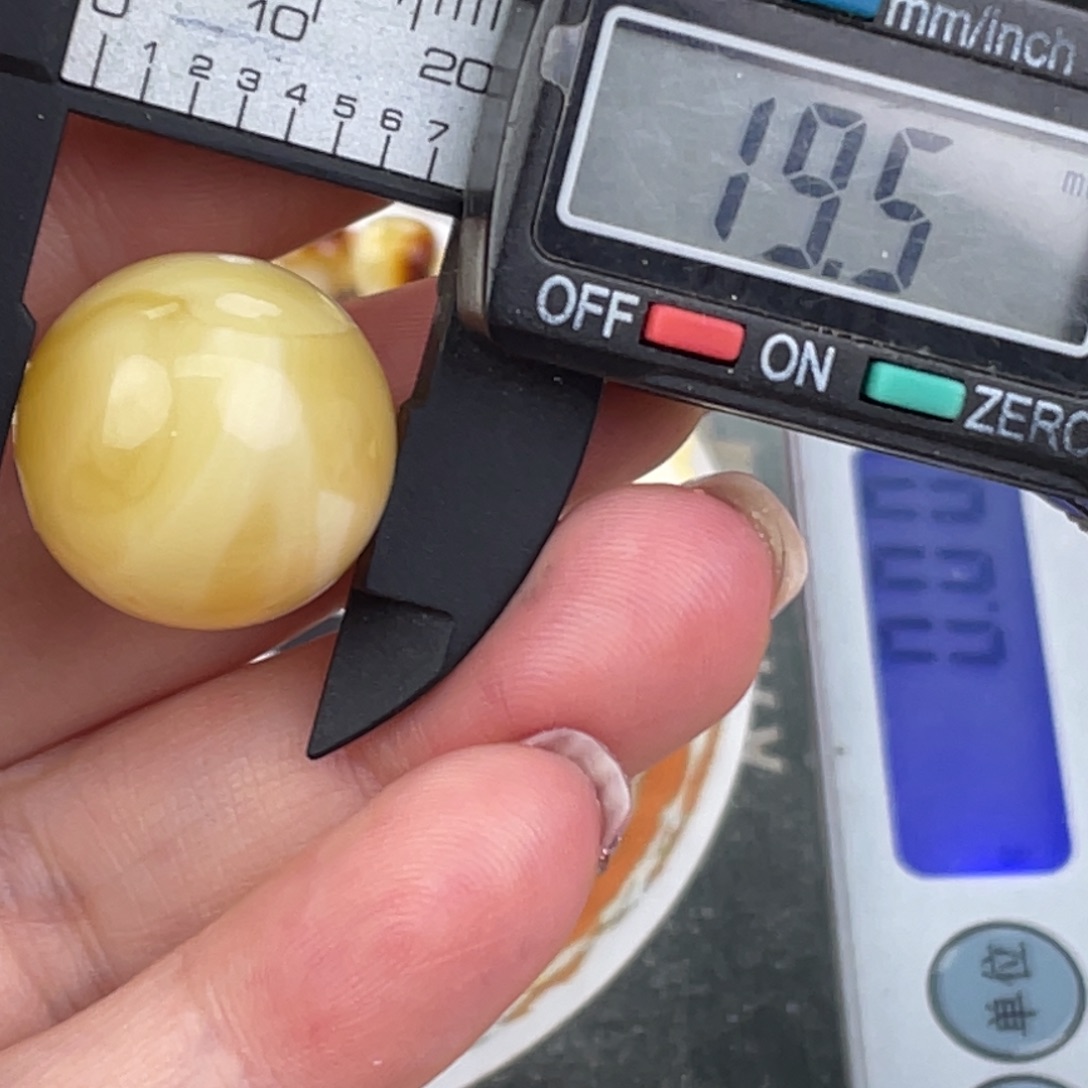 蜜蜡未镶嵌裸石微瑕182