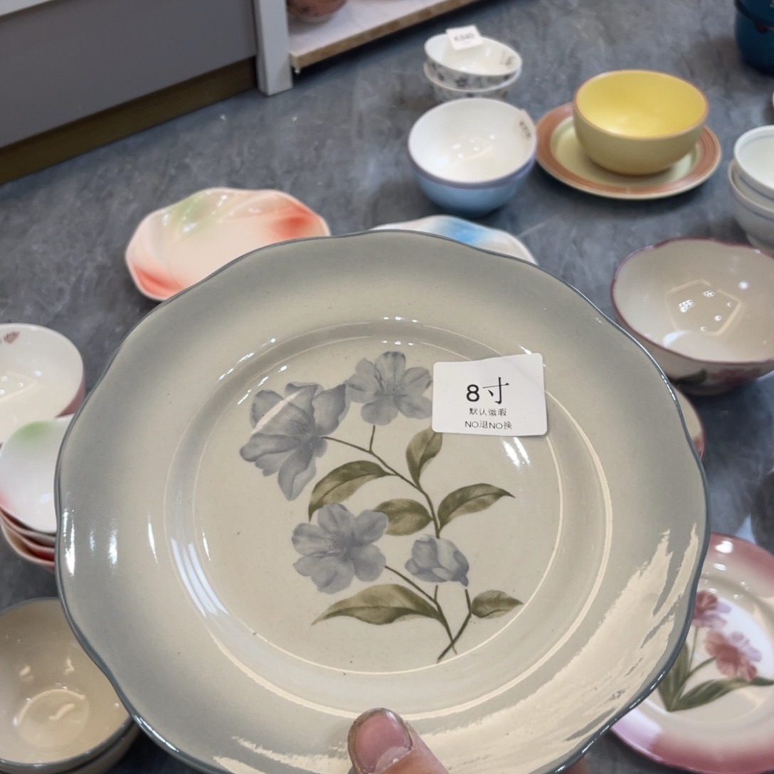 陶瓷微瑕餐具介意勿拍，满18飞！