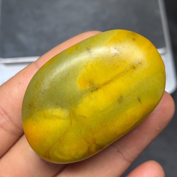 和田玉颈饰未镶嵌阿***家