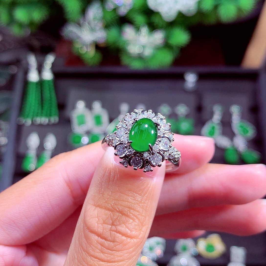 颈饰未镶嵌翡翠天然