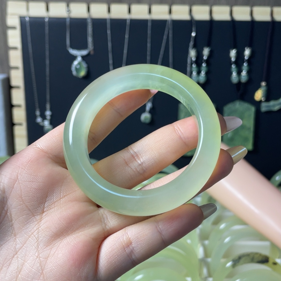 岫玉未镶嵌手镯手镯