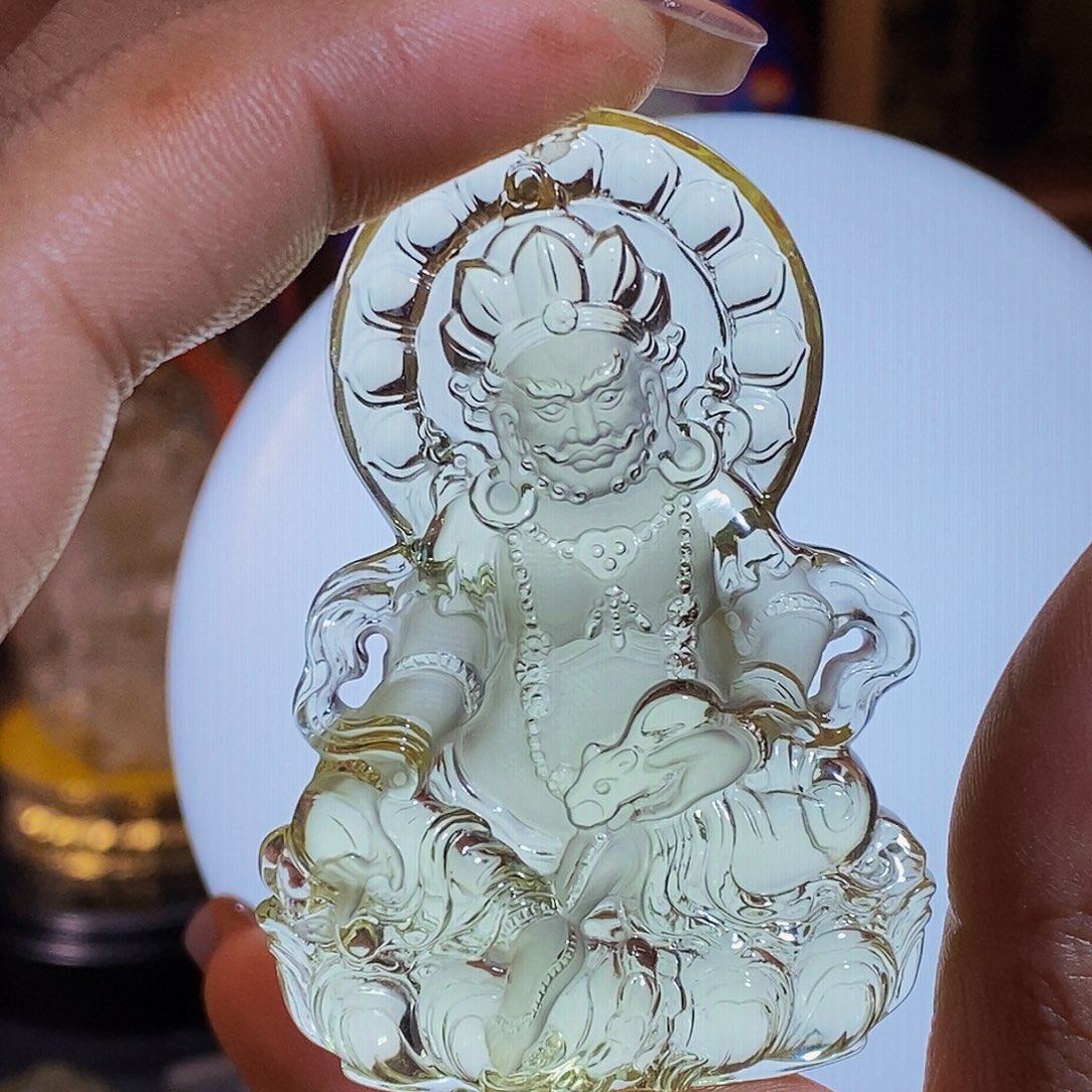 慧***翠未镶嵌颈饰水晶吊坠