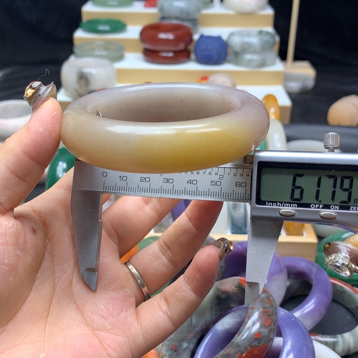 未镶嵌手镯石英质玉