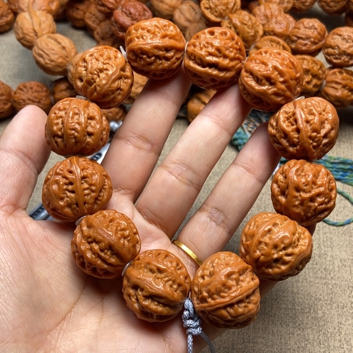 文玩核桃吊坠麻花八棱手串