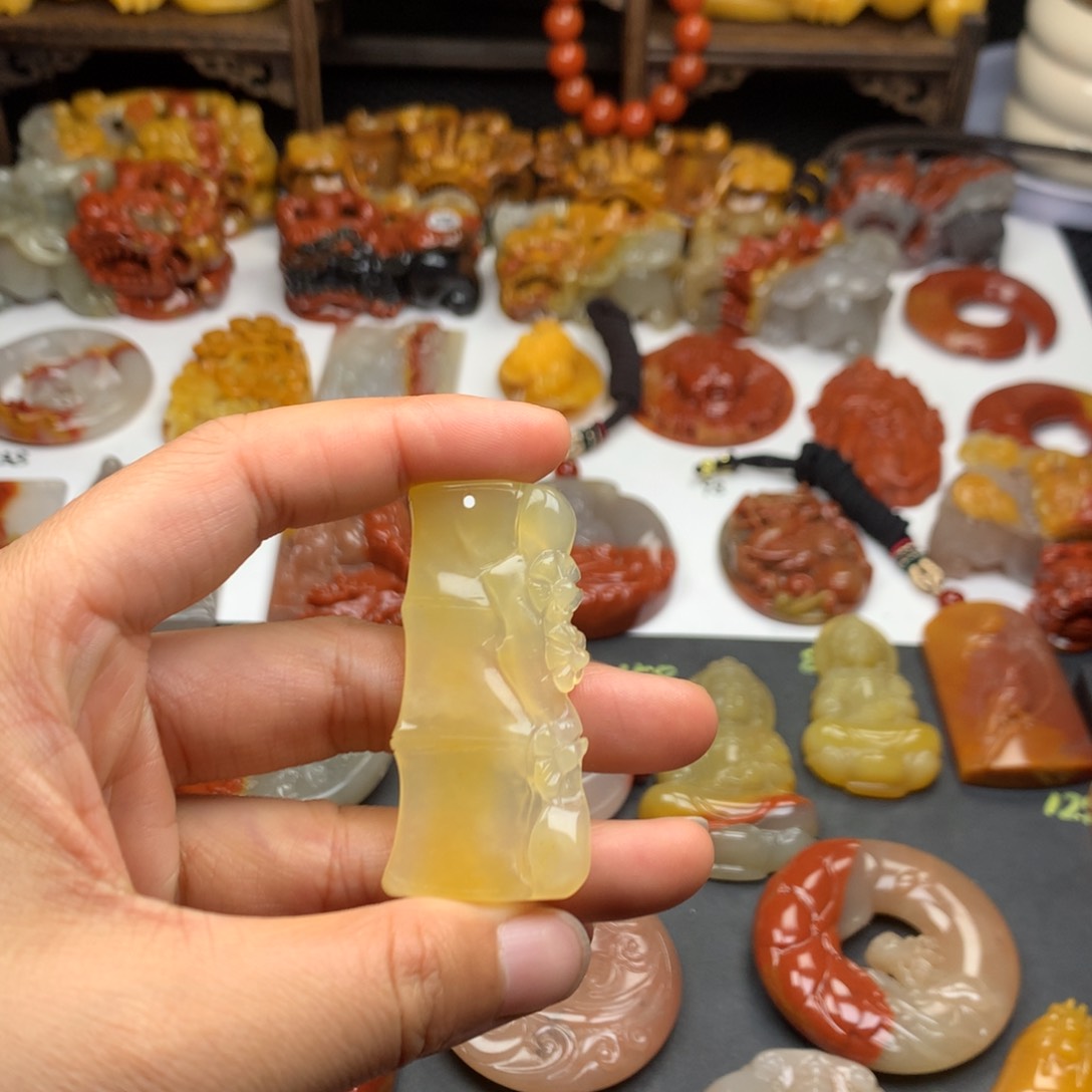 石英质玉（黄龙玉）挂件未镶嵌