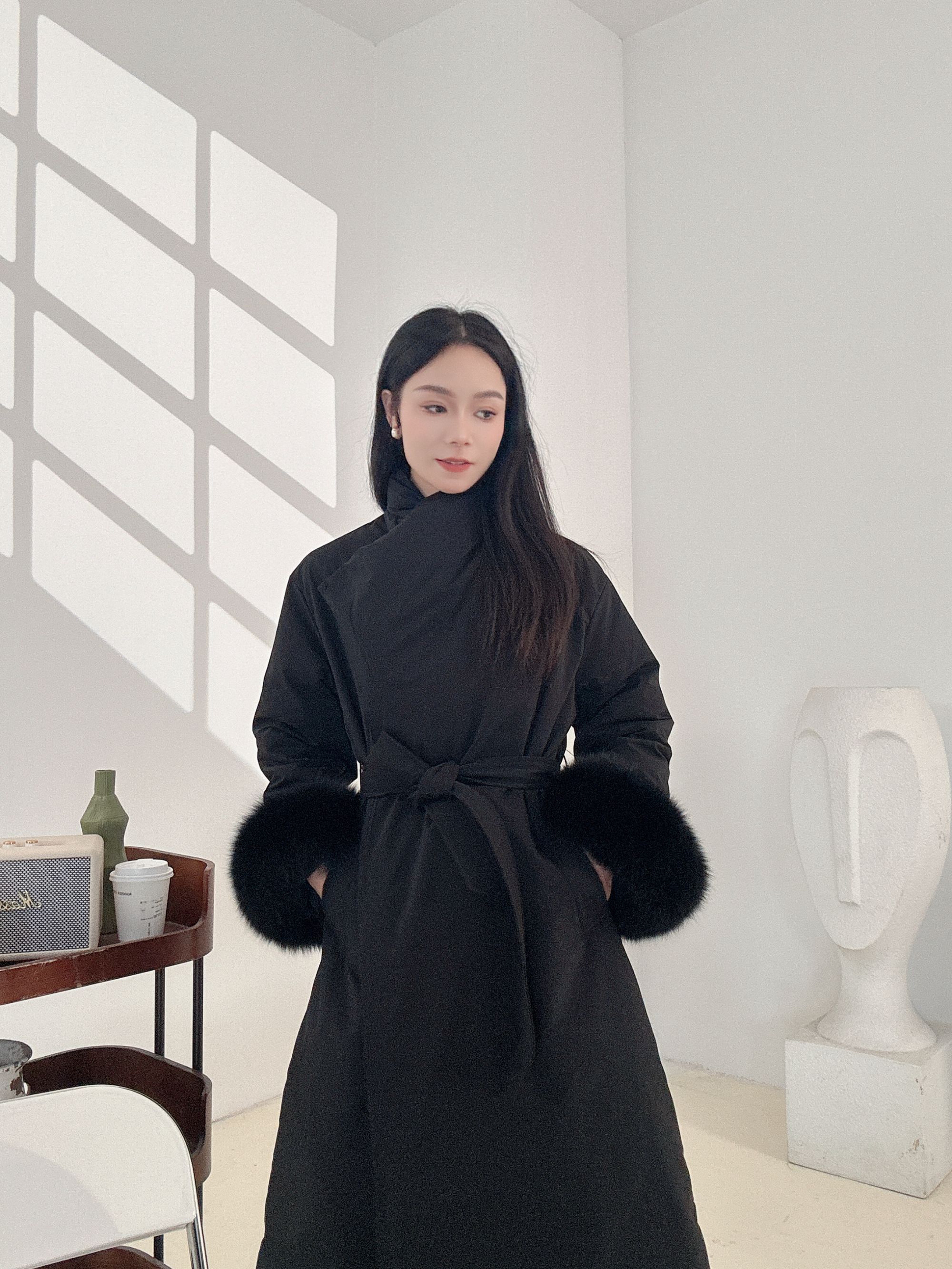 ZIKUO/紫阔新款交叉领设计系腰显瘦狐狸毛袖口大长款鹅绒服2561