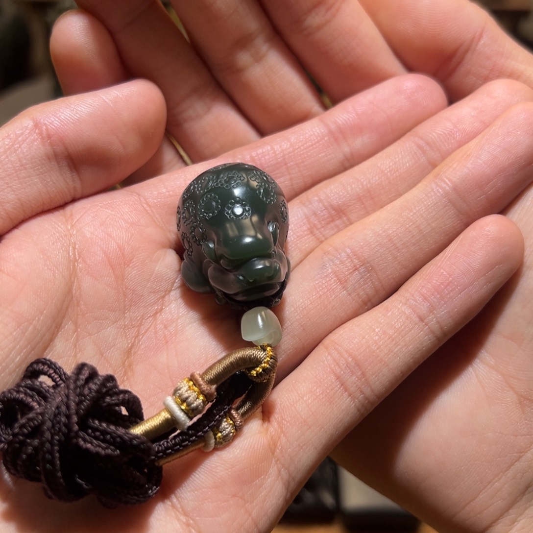 ****。和田玉未镶嵌挂件