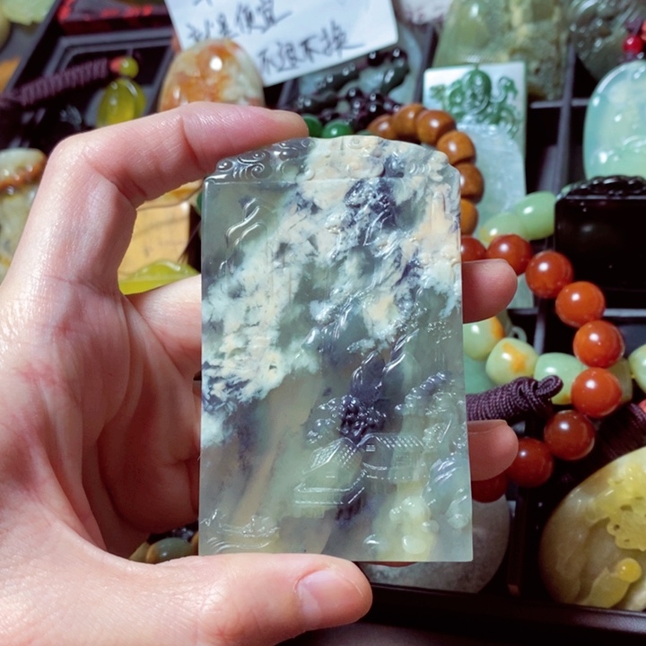 蛇纹石玉颈饰未镶嵌