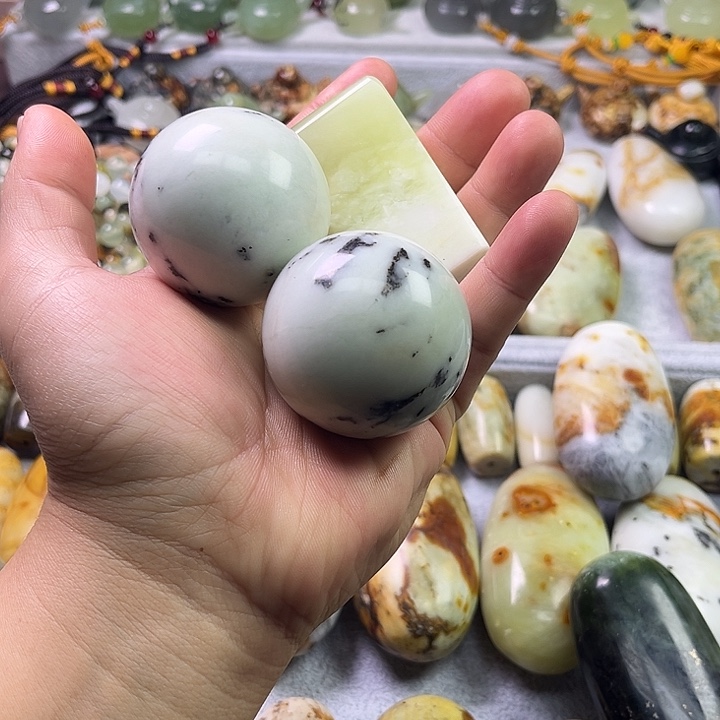 杏***仁蛇纹石玉未镶嵌珠宝奇石