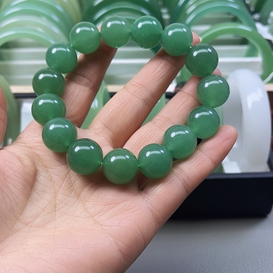 东陵石颈饰未镶嵌進*哥