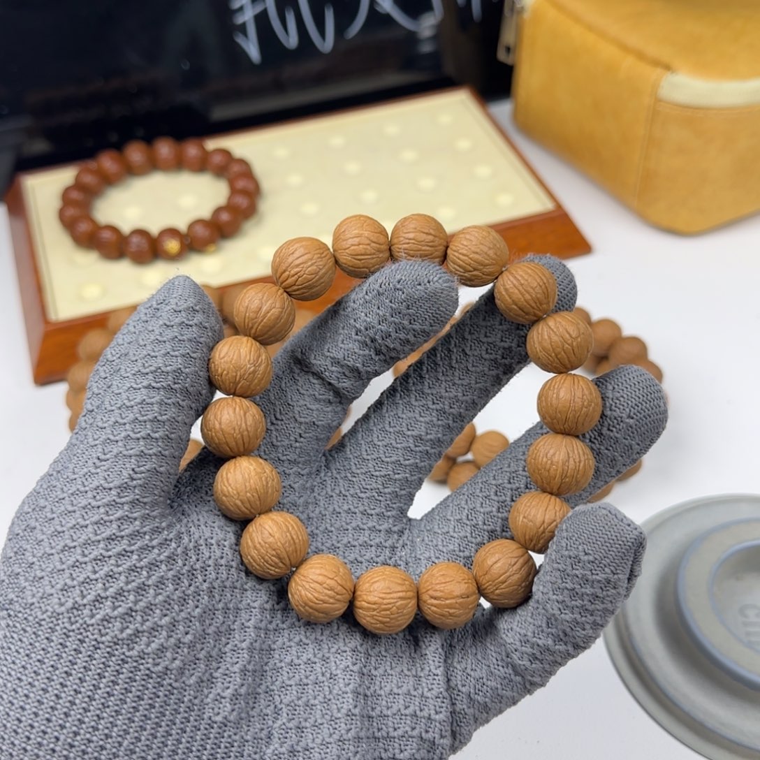 猴头核桃吊坠凤羽