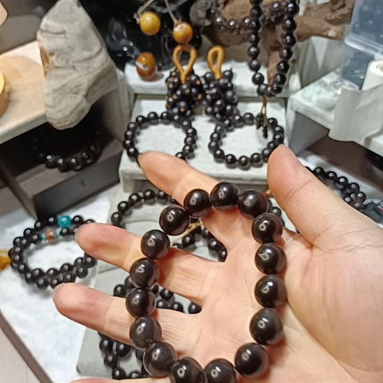 在***~菩提根/象牙果手串
