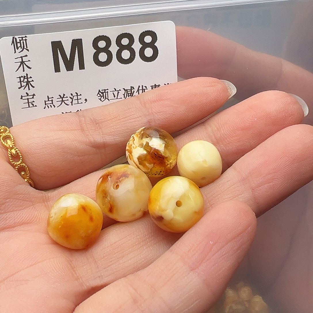 未镶嵌琥珀裸石微瑕