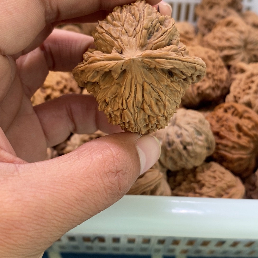 香***部文玩核桃吊坠南疆