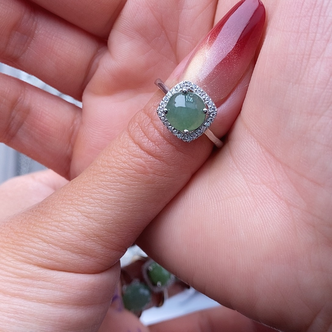 咕***猫翡翠未镶嵌戒指缅甸