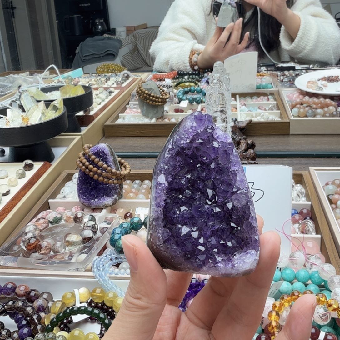 水晶珠宝半成品未镶嵌紫晶洞