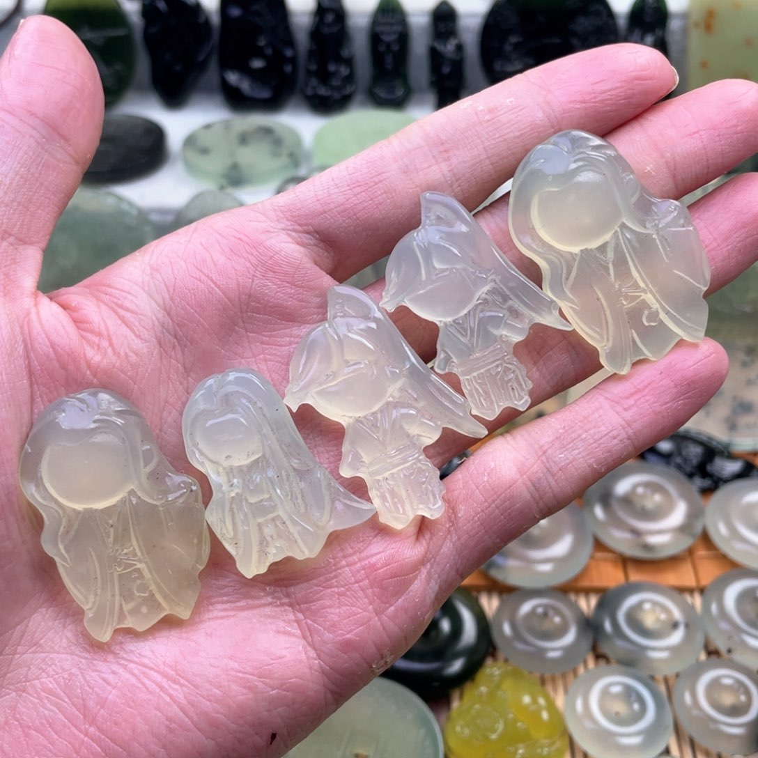 蛇纹石玉颈饰未镶嵌