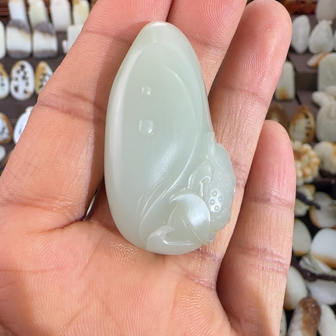 小***子和田玉（子料）未镶嵌颈饰