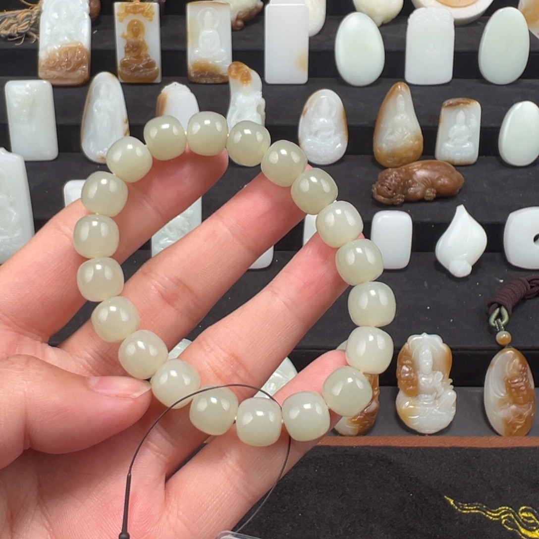 和田玉颈饰未镶嵌