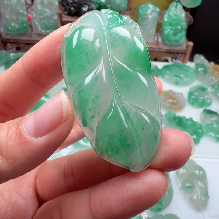 颈饰未镶嵌石英质玉媚*