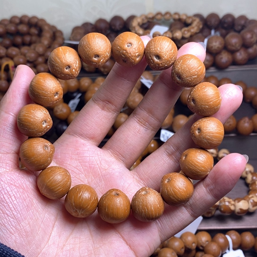 看***山紫金鼠手串16黄金甲原皮