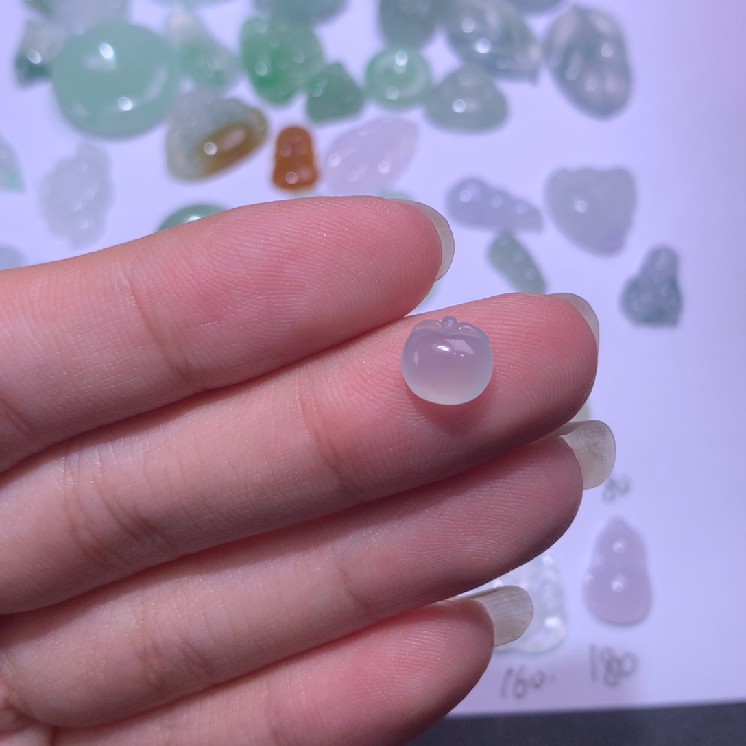 翡翠未镶嵌颈饰苹果