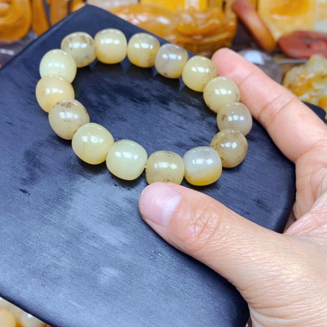 石英质玉（黄龙玉）颈饰未镶嵌
