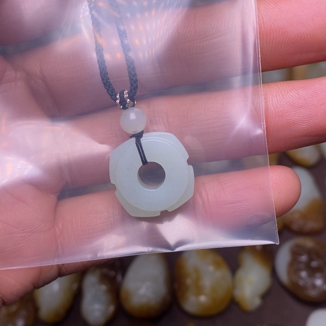 和田玉吊坠(不含链)未镶嵌三****妈新疆和田玉且末料