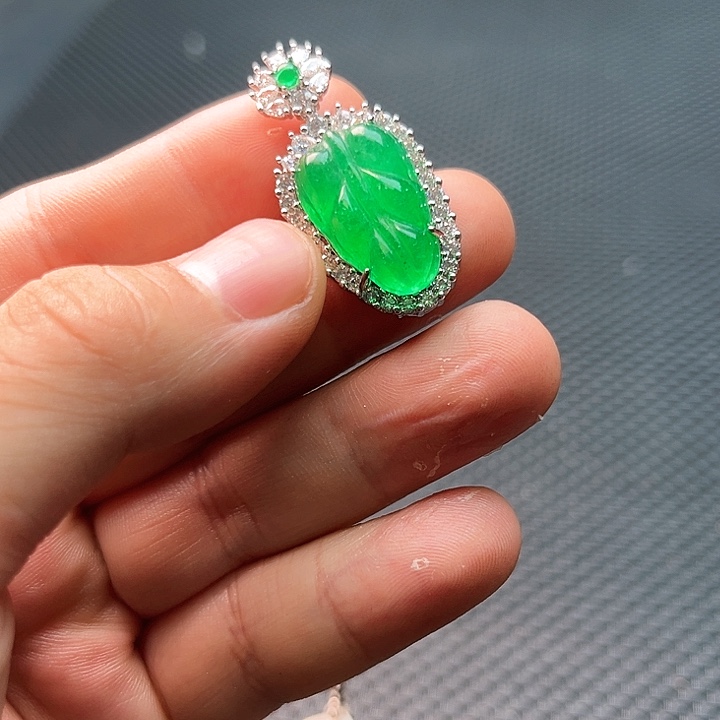 翡翠颈饰未镶嵌啊啊