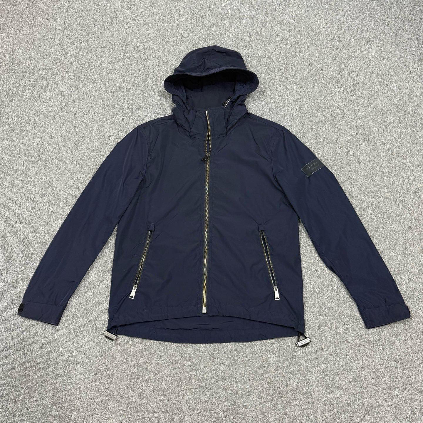 99新 BURBERRY/博柏利 16244906 新款藏蓝色手臂logo尼龙外套48码