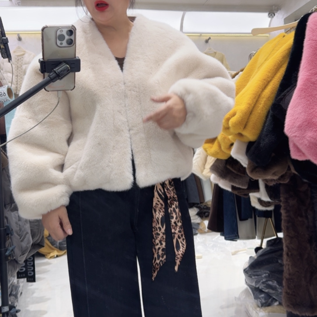 贝壳这个面料怎么样？就是特别软，他这个就是带扣的里面穿的高